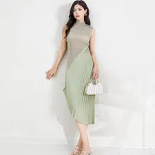 Dark Blue Pleated Mid-Length Skirt with Slit & Elastic Waist — feature 15