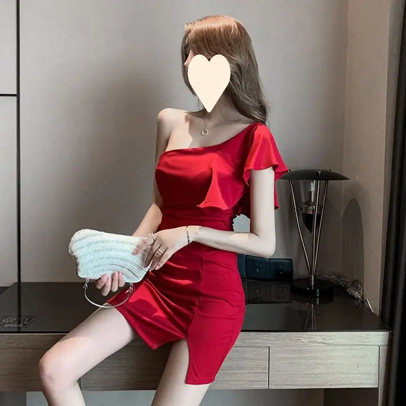 Red Slant Shoulder Dress for Women 2024 Summer — feature 3