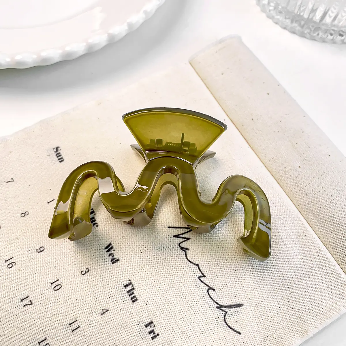 M-shaped Hair Grab Clip for Women's Hair Accessories - Image 3
