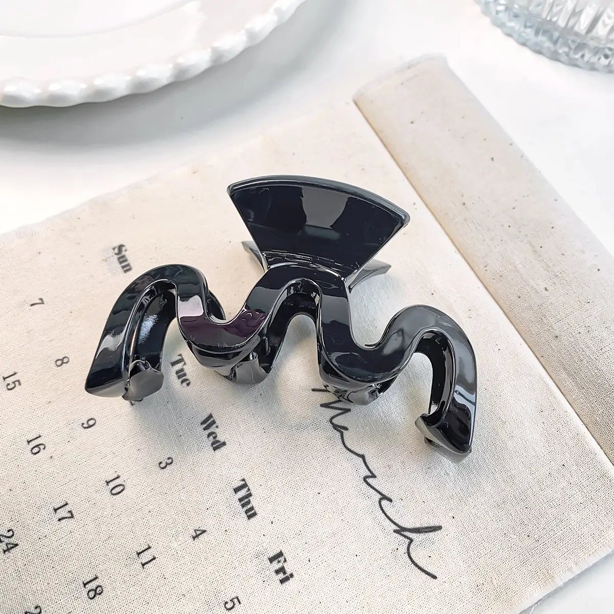 M-shaped Hair Grab Clip for Women's Hair Accessories - Image 4