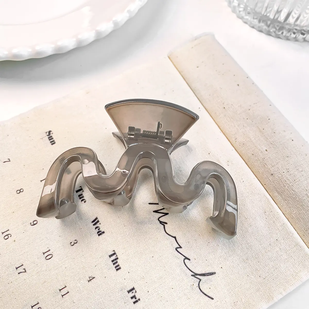 M-shaped Hair Grab Clip for Women's Hair Accessories - Image 7