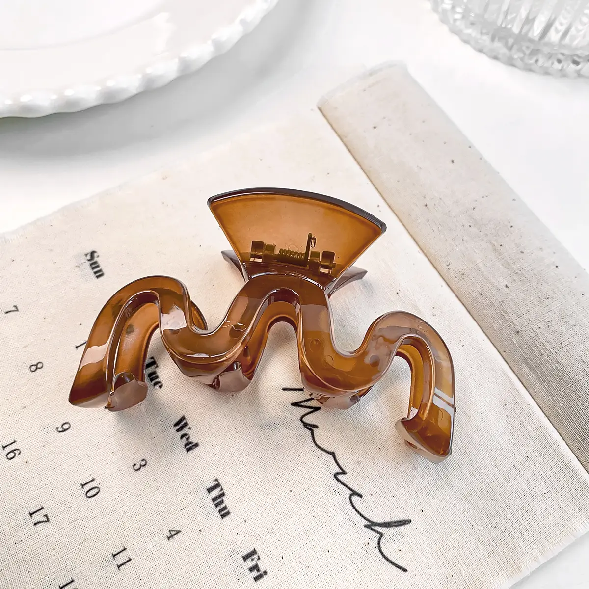 M-shaped Hair Grab Clip for Women's Hair Accessories - Image 8