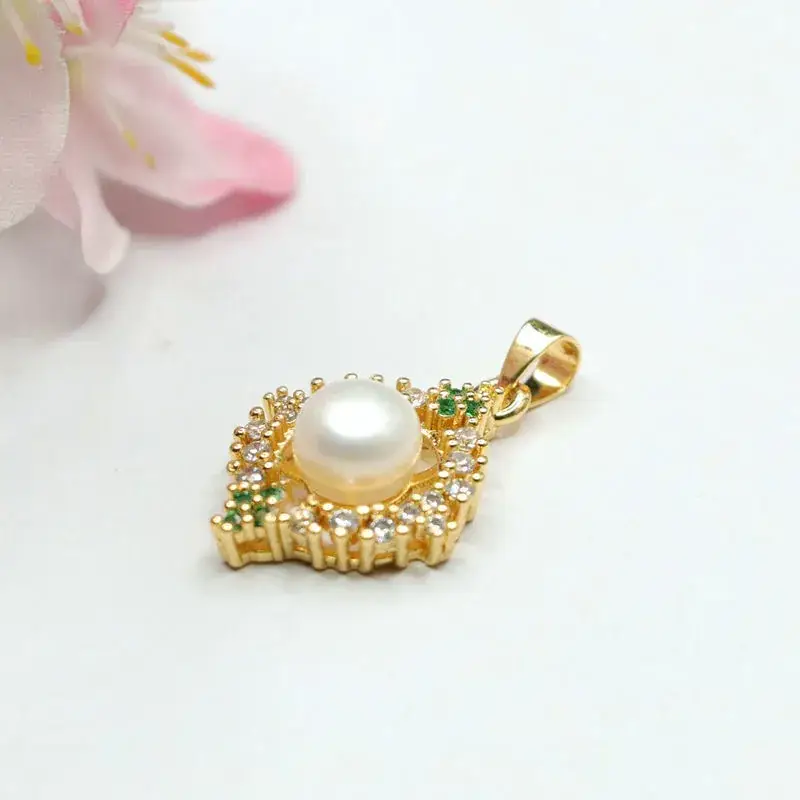 Guan Yu Pearl Sunflower Necklace Gold - Image 7
