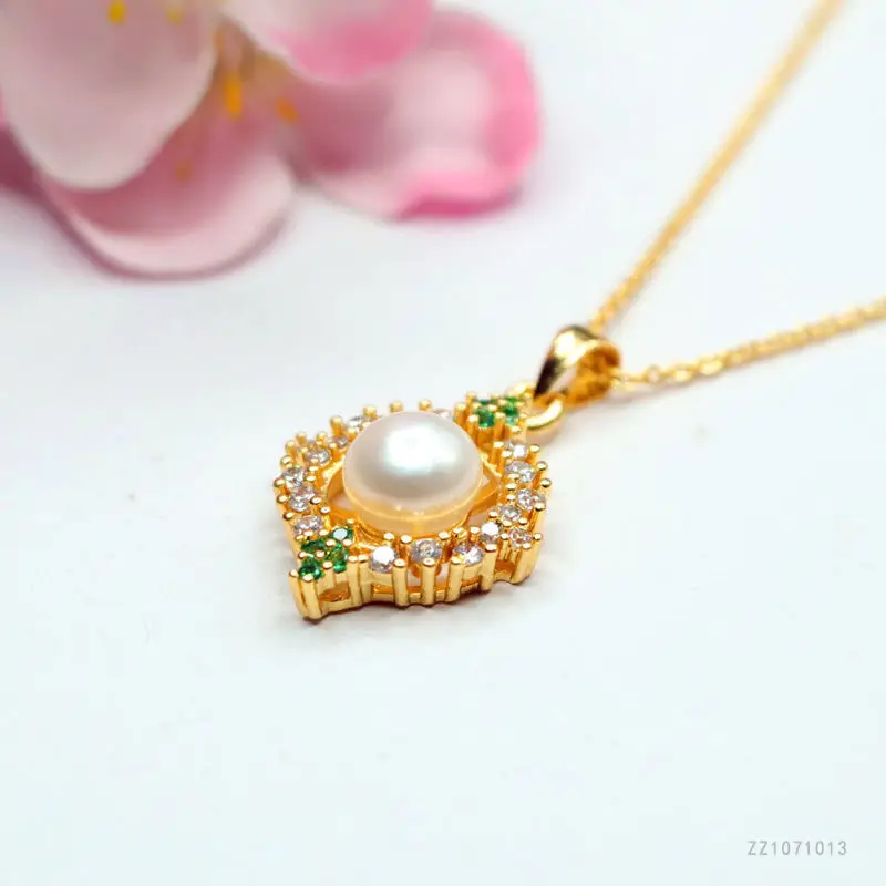 Guan Yu Pearl Sunflower Necklace Gold — feature 7