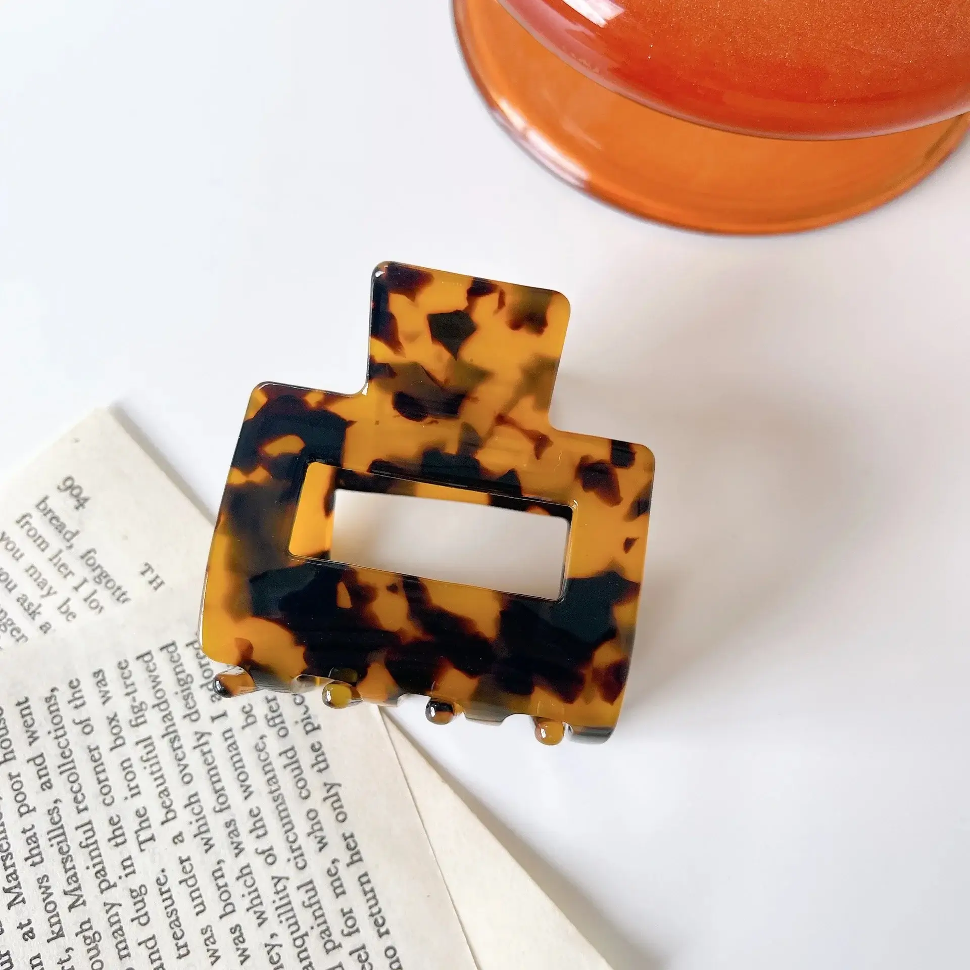 Leopard Print Hair Clip for Women Elegant Bangs Clip - Image 2
