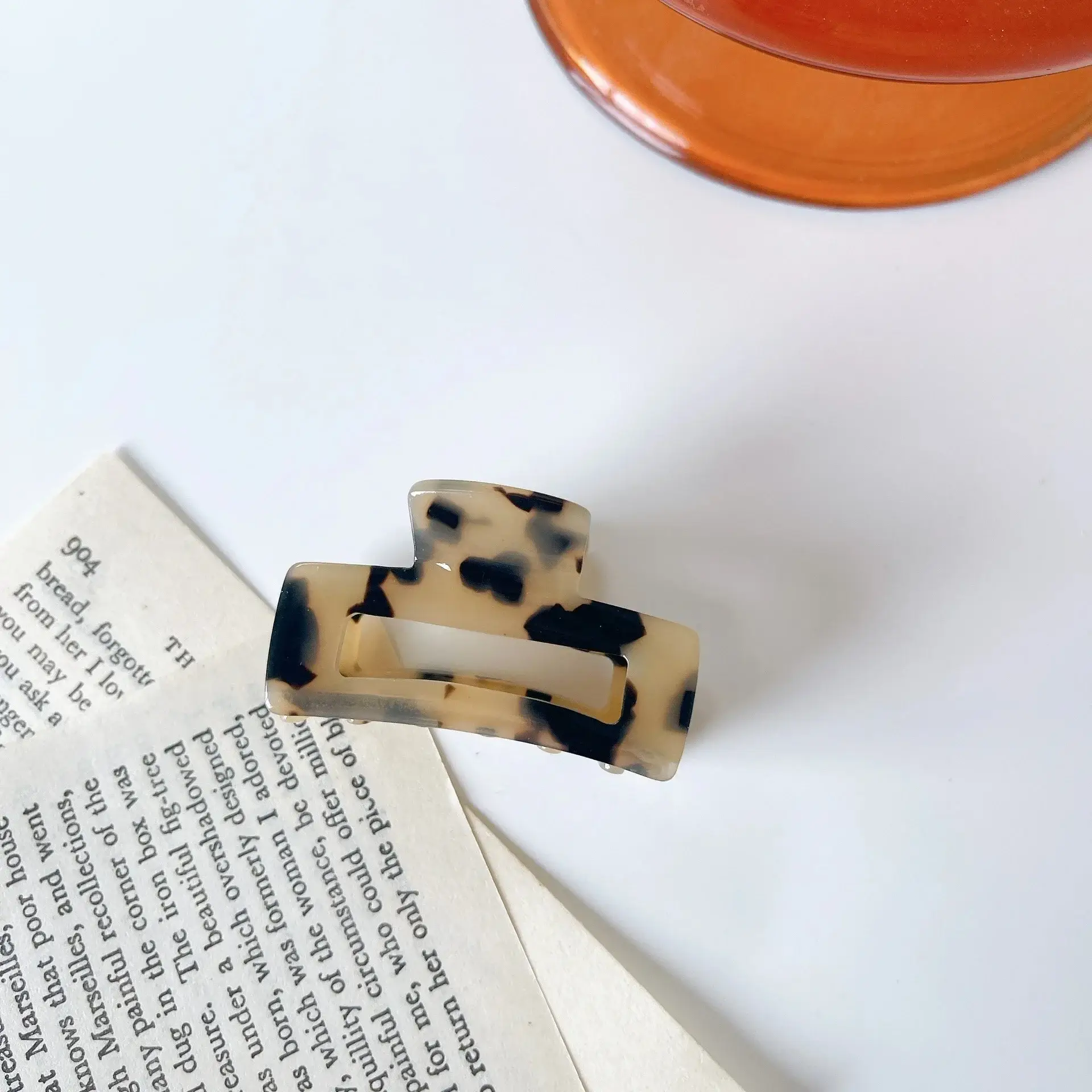 Leopard Print Hair Clip for Women Elegant Bangs Clip - Image 3