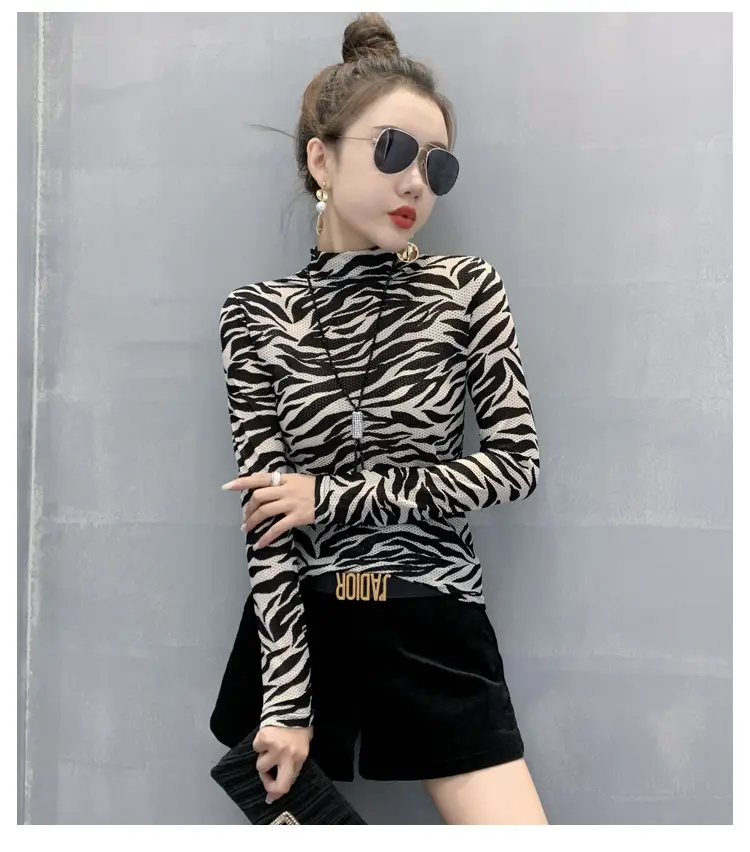 2025 Ban Horse Jacquard High Neck Slim Fit Top — feature 10