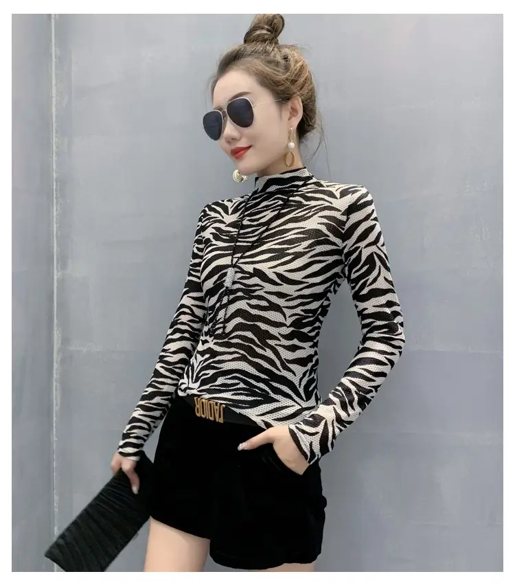 2025 Ban Horse Jacquard High Neck Slim Fit Top — feature 11