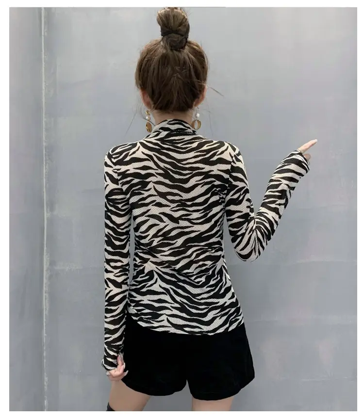 2025 Ban Horse Jacquard High Neck Slim Fit Top — feature 15