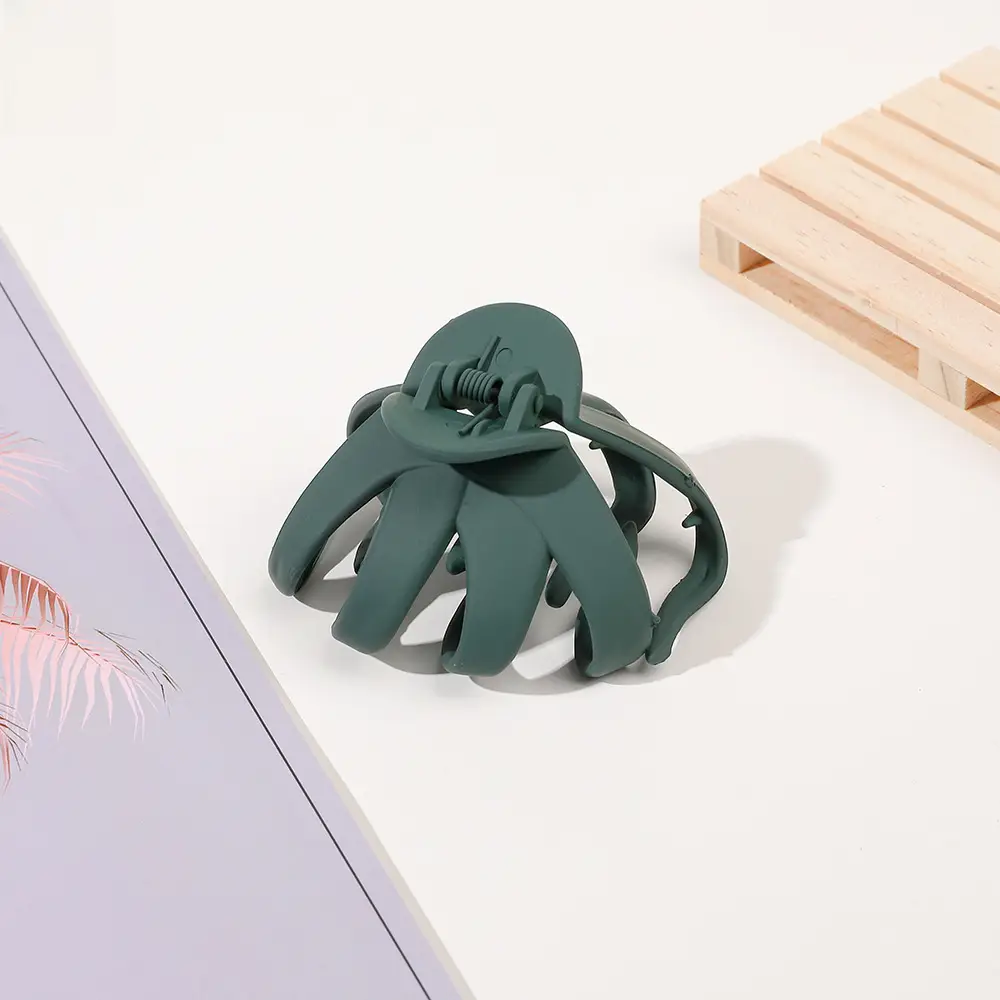 Blue Eight-Claw Hair Clip for Girls - Image 2
