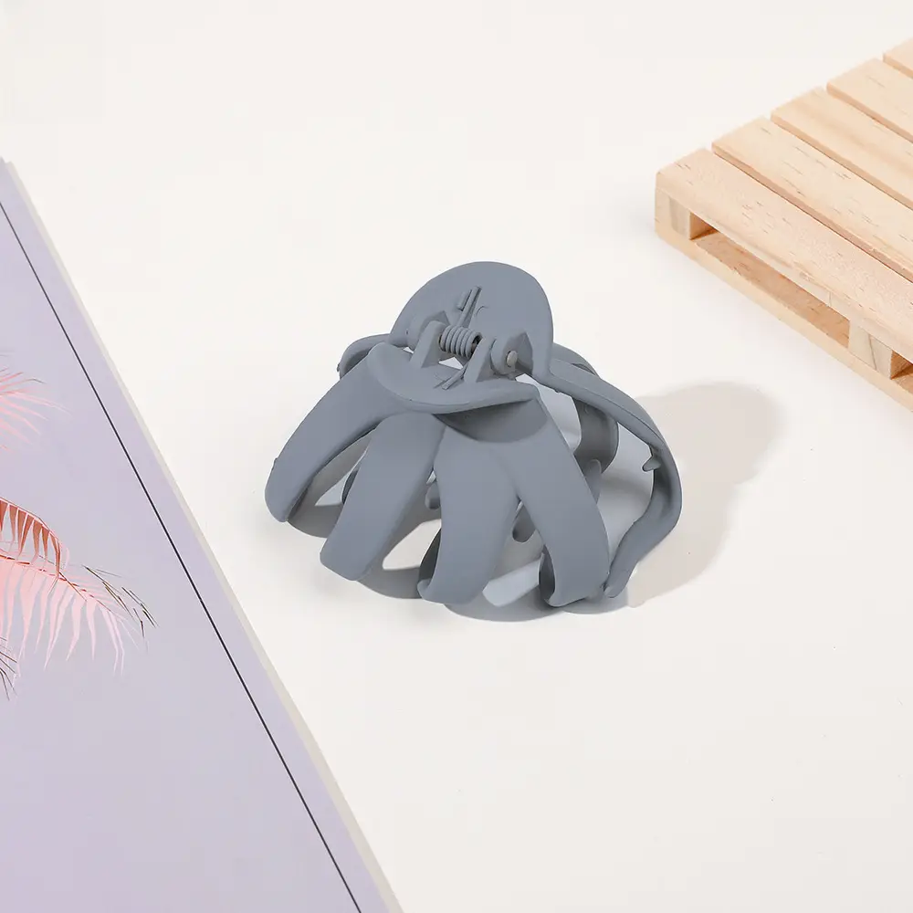 Blue Eight-Claw Hair Clip for Girls - Image 4