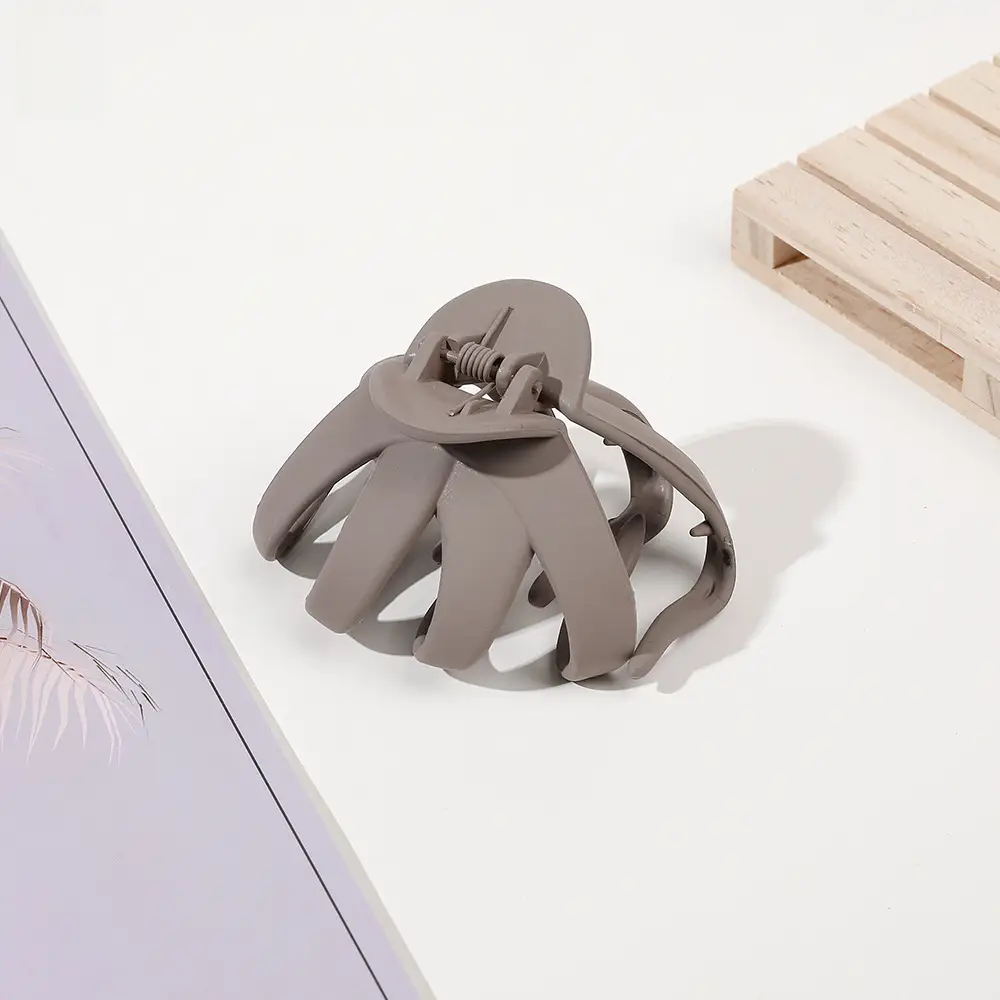 Blue Eight-Claw Hair Clip for Girls - Image 5