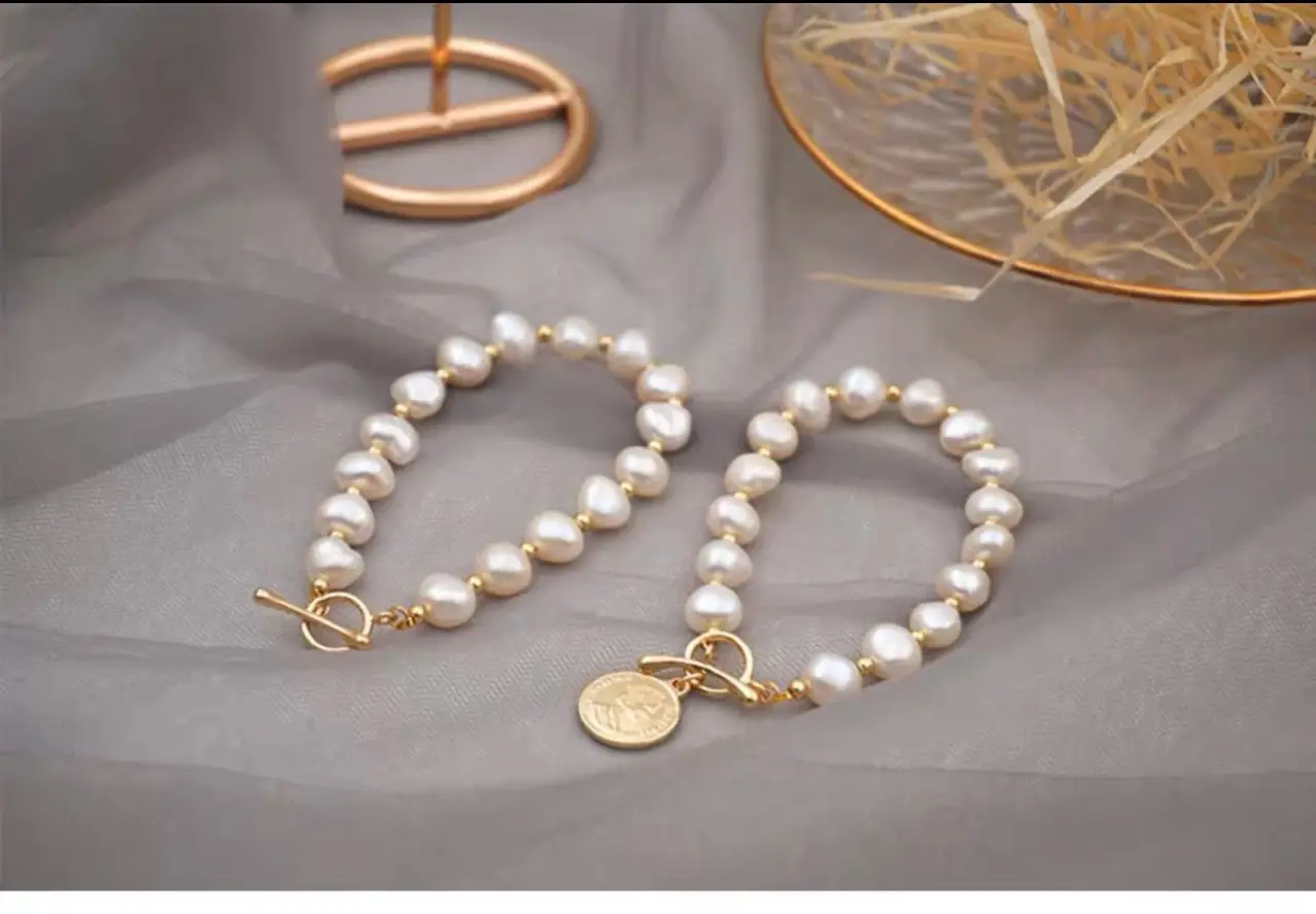 Natural Pearl Bracelet for Women with Gold Clasp — feature 1
