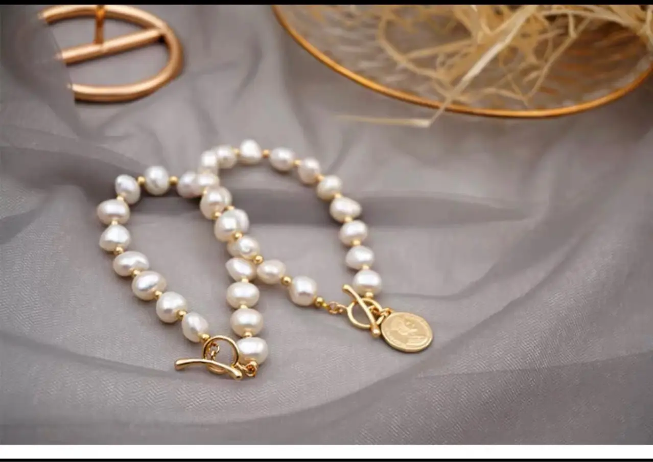 Natural Pearl Bracelet for Women with Gold Clasp — feature 2
