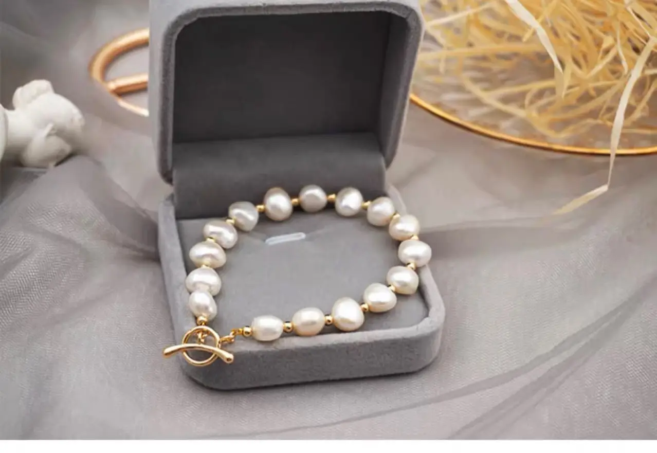 Natural Pearl Bracelet for Women with Gold Clasp — feature 3