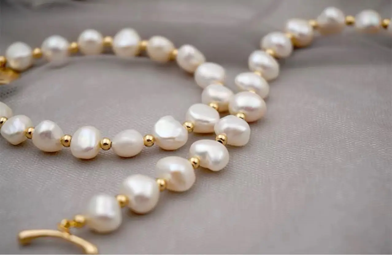 Natural Pearl Bracelet for Women with Gold Clasp — feature 4