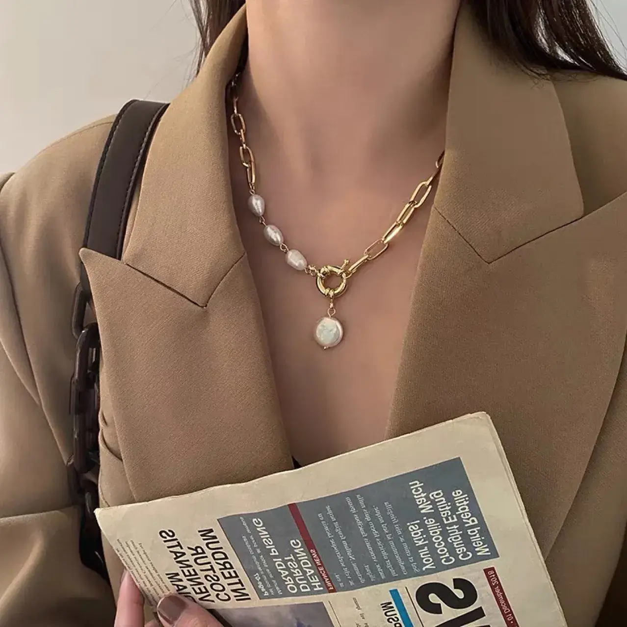Vintage Pearl Pendant Necklace for Women - Image 3