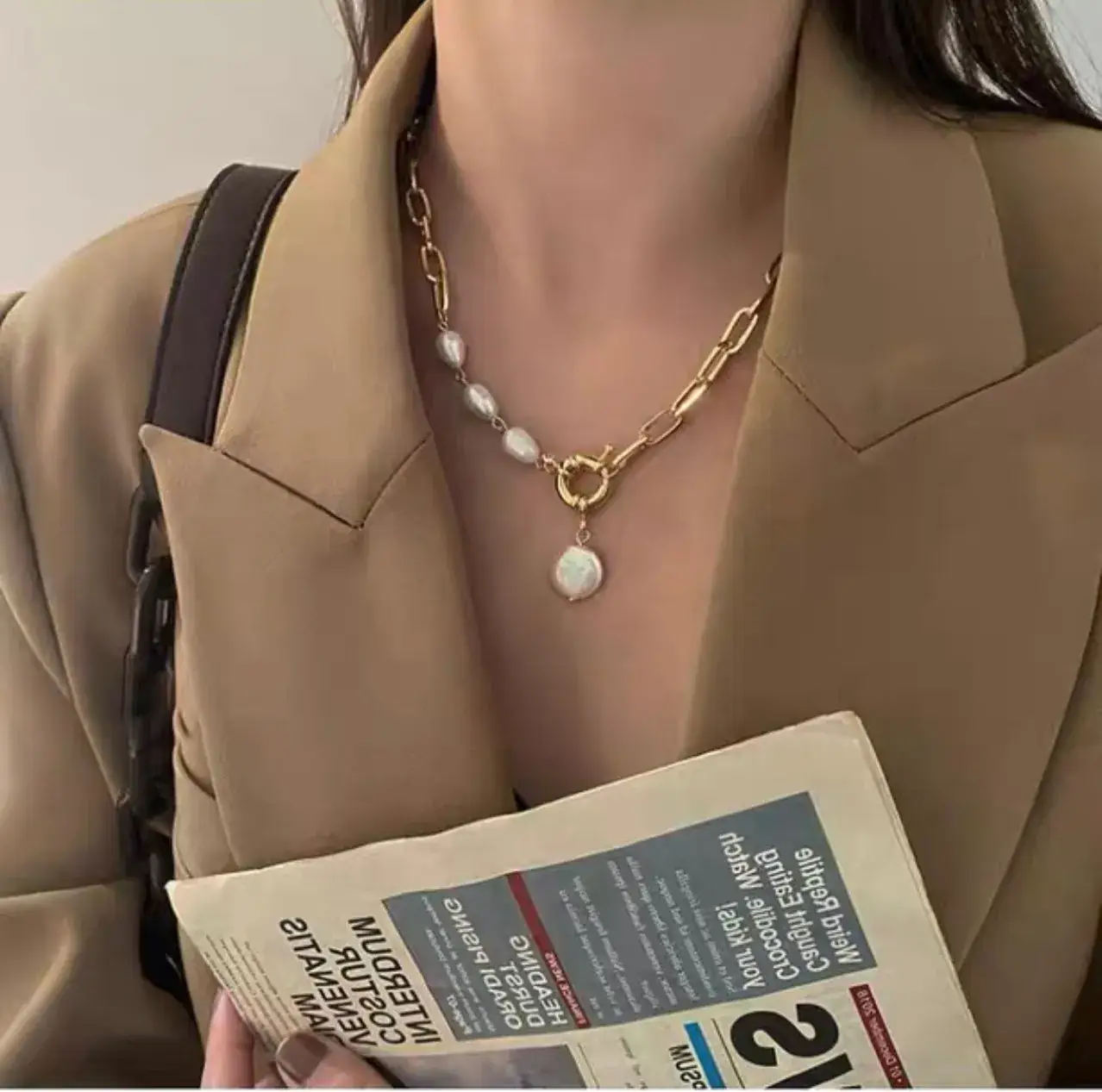 Vintage Pearl Pendant Necklace for Women - Image 4