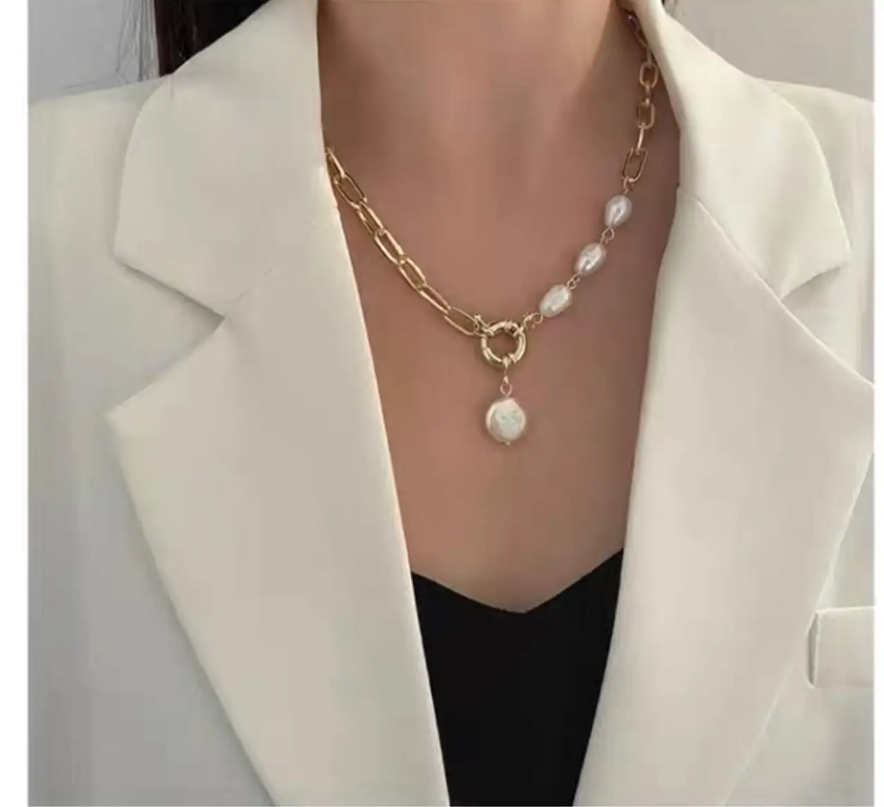 Vintage Pearl Pendant Necklace for Women — feature 6
