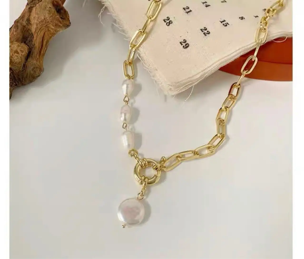 Vintage Pearl Pendant Necklace for Women — feature 7