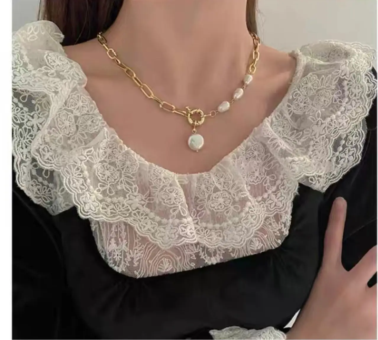 Vintage Pearl Pendant Necklace for Women — feature 8