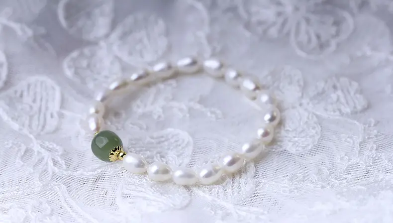 Natural Freshwater Pearl Bracelet with Hetian Jade Single Circle — feature 37