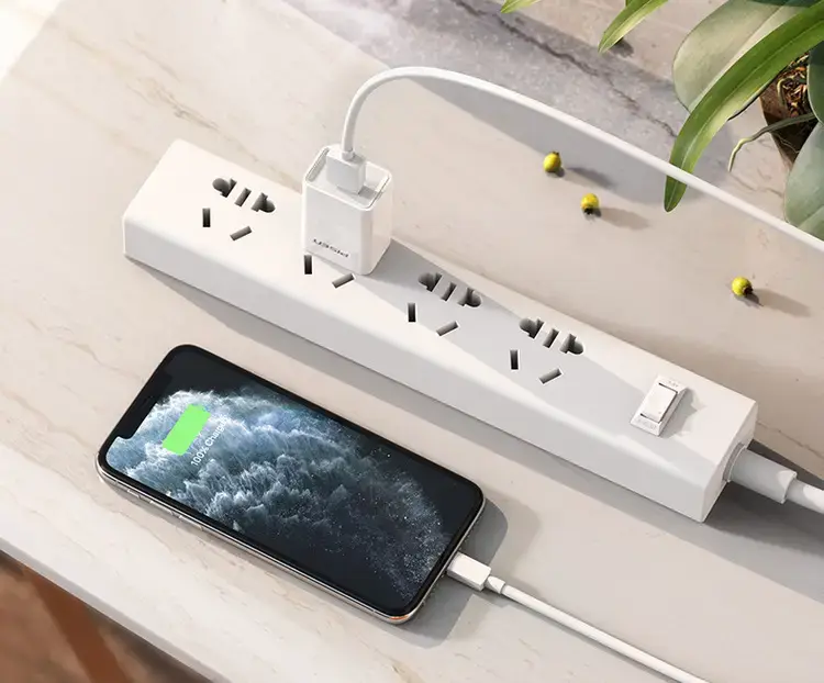 Pisen Fast Charging USB-C to iPhone 7+ 2A Charger Set — feature 16