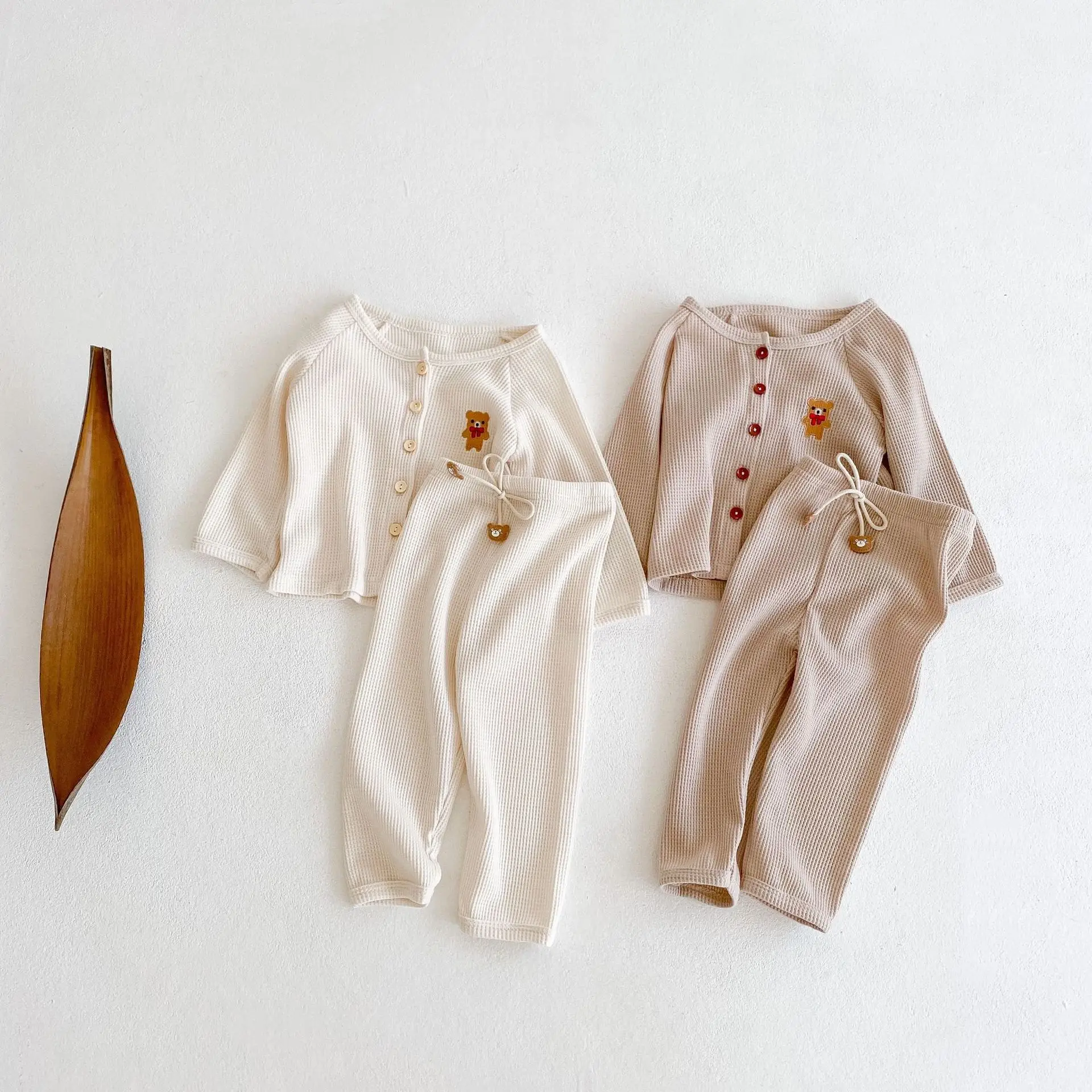 2025 Spring & Fall Clothing for Infants and Young Kidsren, Male and Female Babies, Bear Embroidered Cardigan Jacket Top + Pants Two-Piece Suit