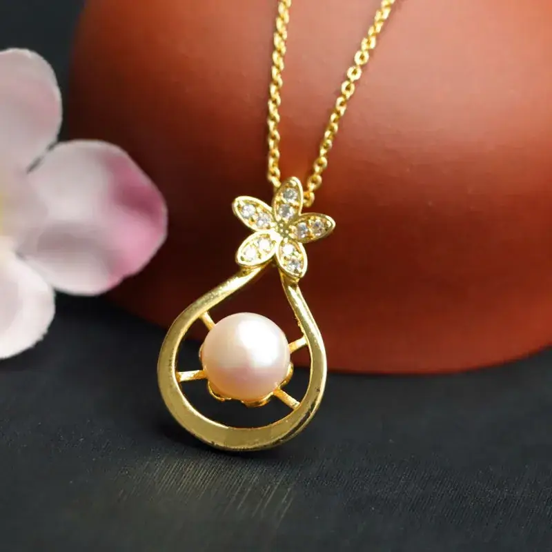Guan Yu Pearl Flower Necklace Gold High Luster — feature 11