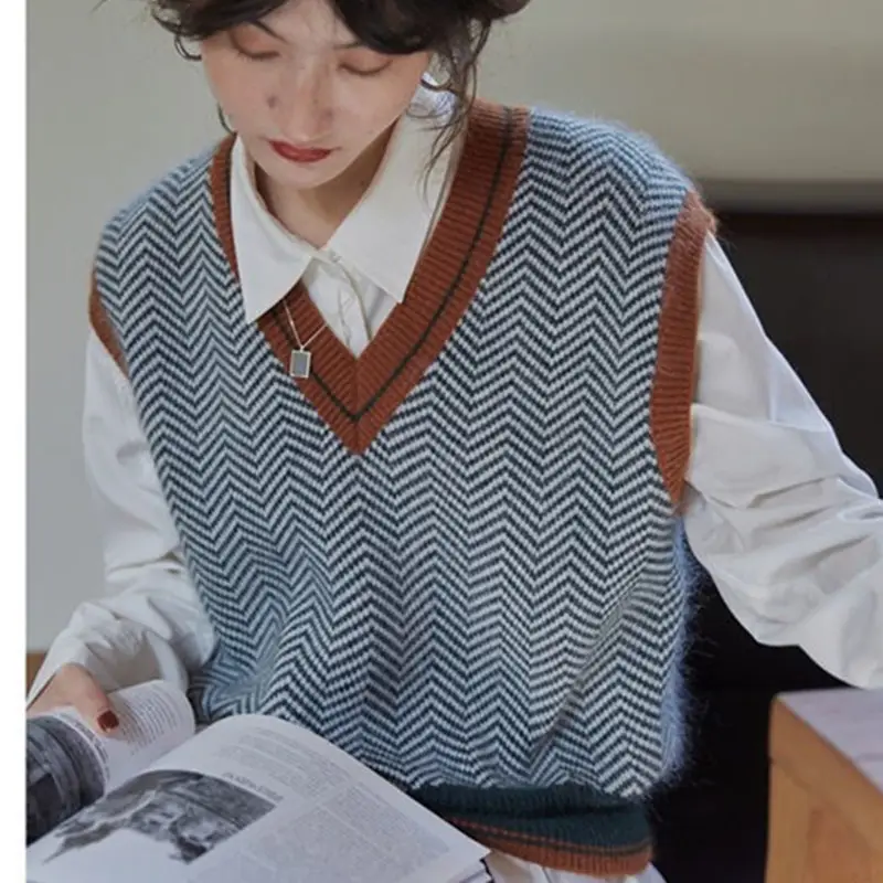 Women V-Neck Knitted Vest Brown Sleeve - Image 2