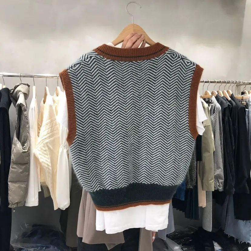 Women V-Neck Knitted Vest Brown Sleeve - Image 3