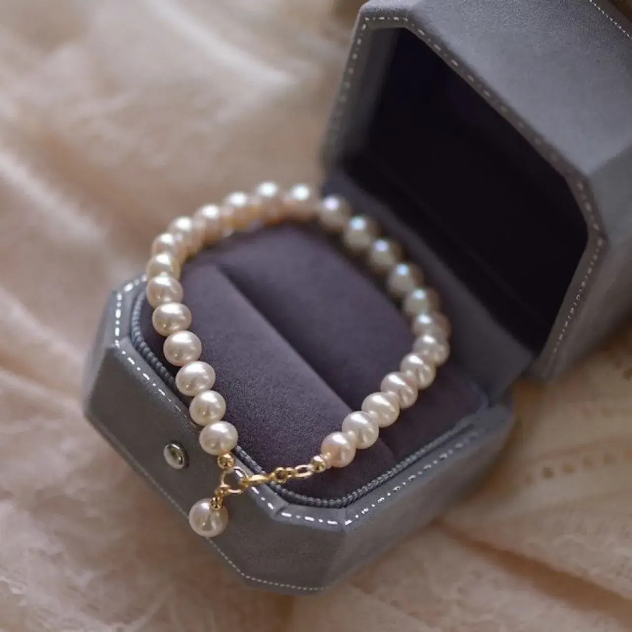 Women's Pearl Extended Chain Bracelet 6-7mm Gold Plated — feature 5