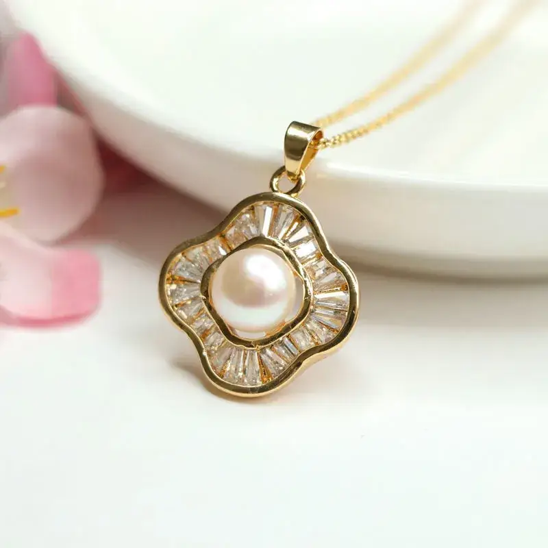 Guan Yu Pearl Pendant Necklace Four Leaf Clover Gold — feature 8