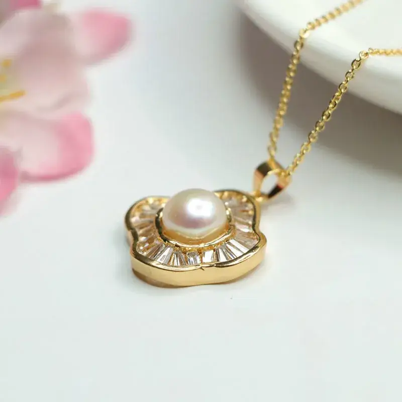 Guan Yu Pearl Pendant Necklace Four Leaf Clover Gold - Image 2