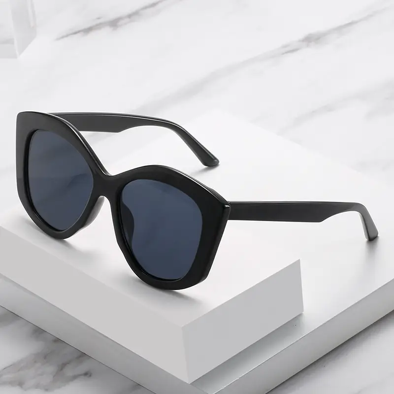 Black Cat-Eye Sunglasses with Gradient Lenses - Image 9