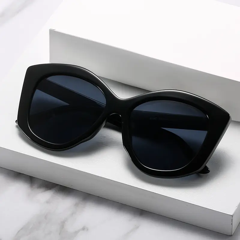 Black Cat-Eye Sunglasses with Gradient Lenses - Image 10