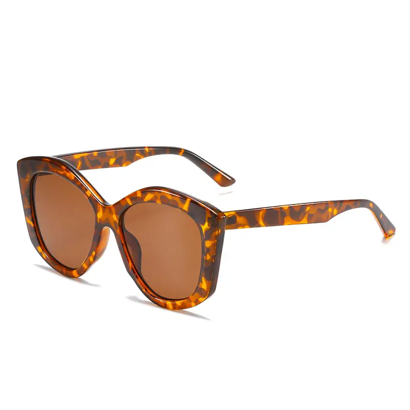 Black Cat-Eye Sunglasses with Gradient Lenses - Image 5