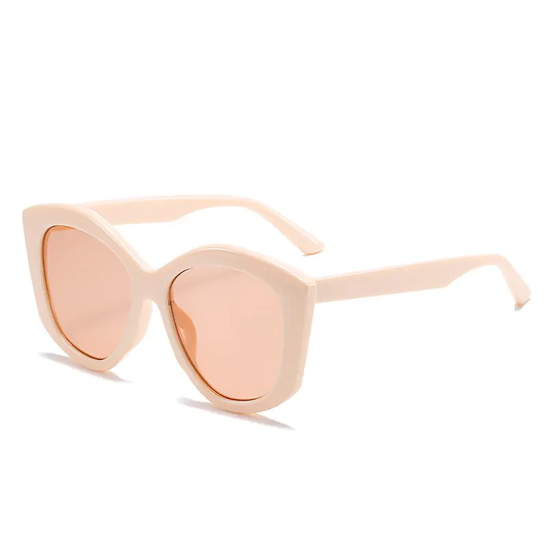 Black Cat-Eye Sunglasses with Gradient Lenses - Image 6