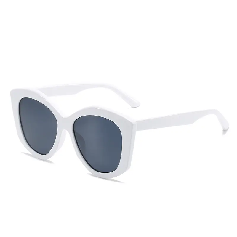 Black Cat-Eye Sunglasses with Gradient Lenses - Image 7