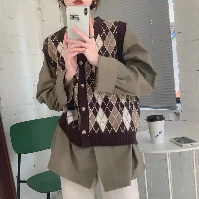 Women's V-Neck Diamond Plaid Knitted Vest - Image 6
