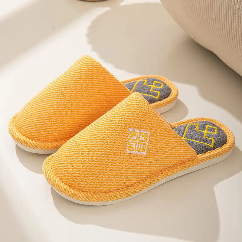Chinese Style Fashionable Cotton Slippers for Women 2025 New Model Home Indoor Plush Fashionable Non-Slip Outdoor Warm Slippers for Men