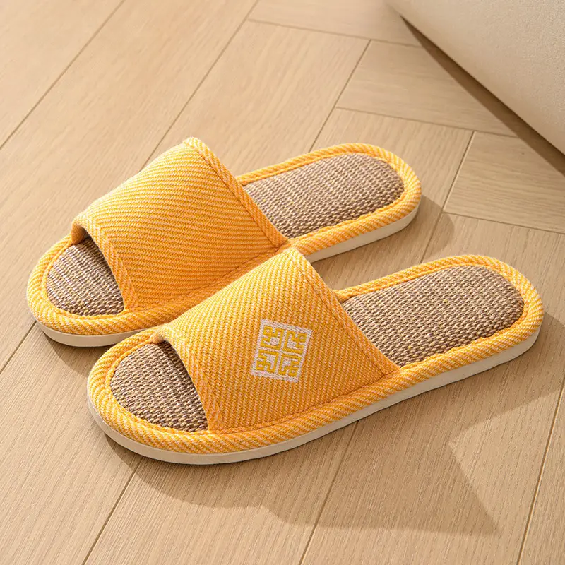 Chinese Style Fashionable Cotton Slippers for Women 2025 New Model Home Indoor Plush Fashionable Non-Slip Outdoor Warm Slippers for Men