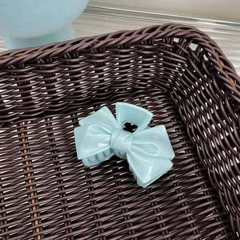 blue lacquer bow