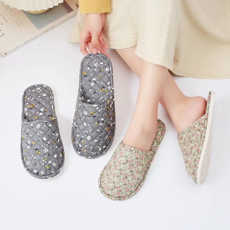 Spring and Autumn Floral Fabric Rubber-Soled Slippers for Home Indoor Use, Cotton Slippers for Winter, Closed-Toe, for Men and Women, Couples