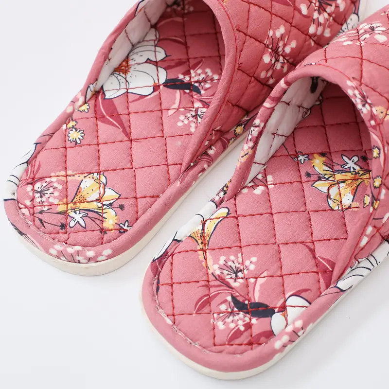 Spring and Autumn Floral Fabric Rubber-Soled Slippers for Home Indoor Use, Cotton Slippers for Winter, Closed-Toe, for Men and Women, Couples