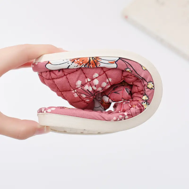 Spring and Autumn Floral Fabric Rubber-Soled Slippers for Home Indoor Use, Cotton Slippers for Winter, Closed-Toe, for Men and Women, Couples