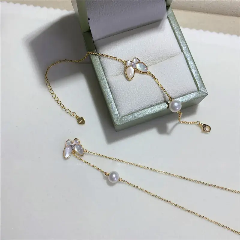 18K Gold Butterfly Pearl Necklace for Women - Image 2