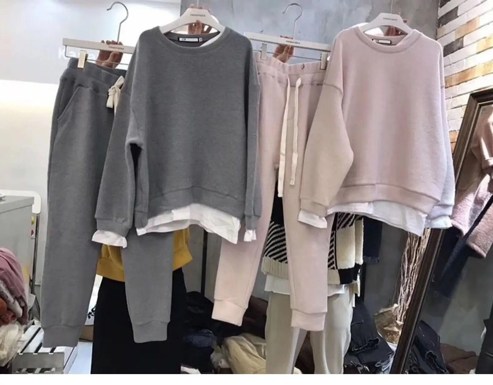 Grey Sweatshirt & Trousers Set for Women Winter - Image 4