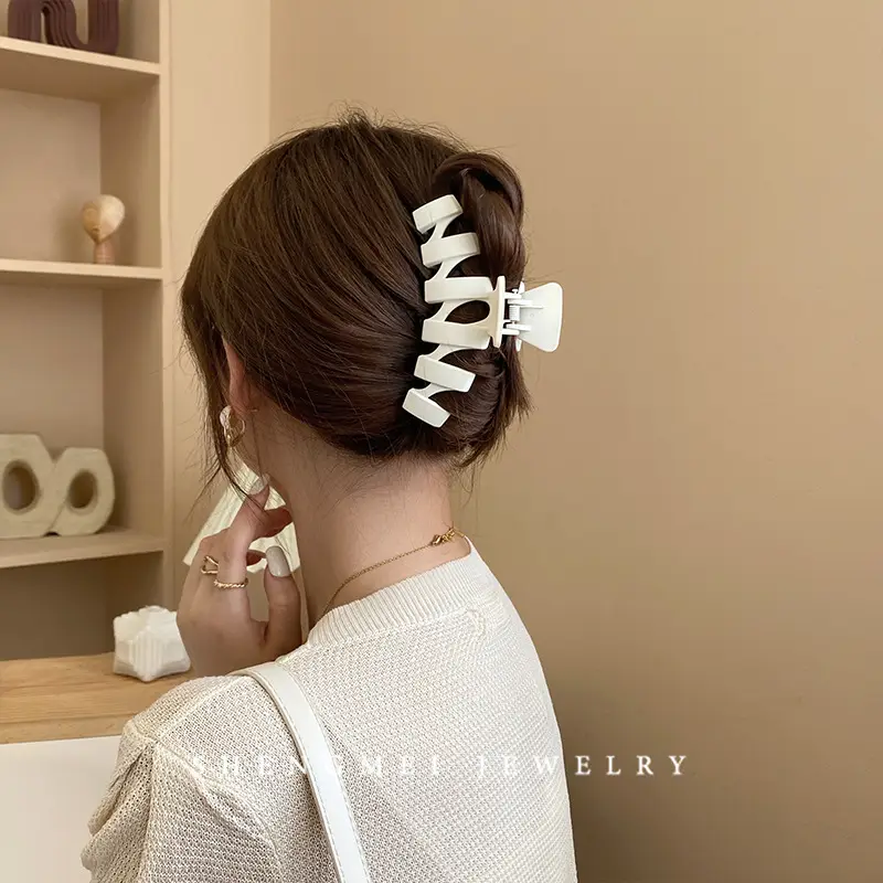 Japanese Korean Style Large Shark Clip Bath Grab Clip Women's Back of Head Clip Headwear - Image 2