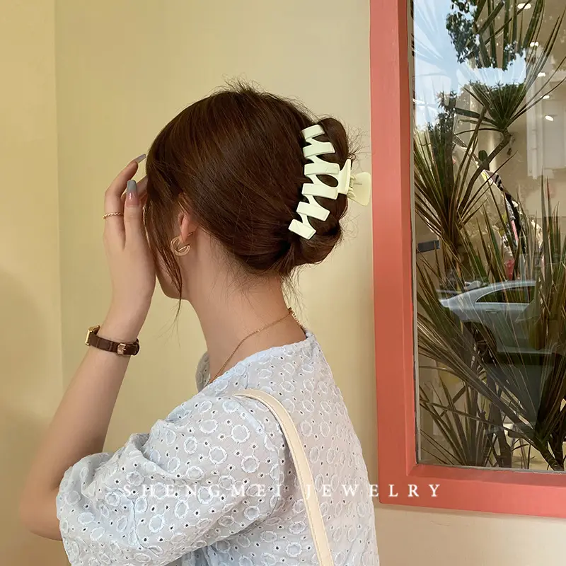 Japanese Korean Style Large Shark Clip Bath Grab Clip Women's Back of Head Clip Headwear - Image 3